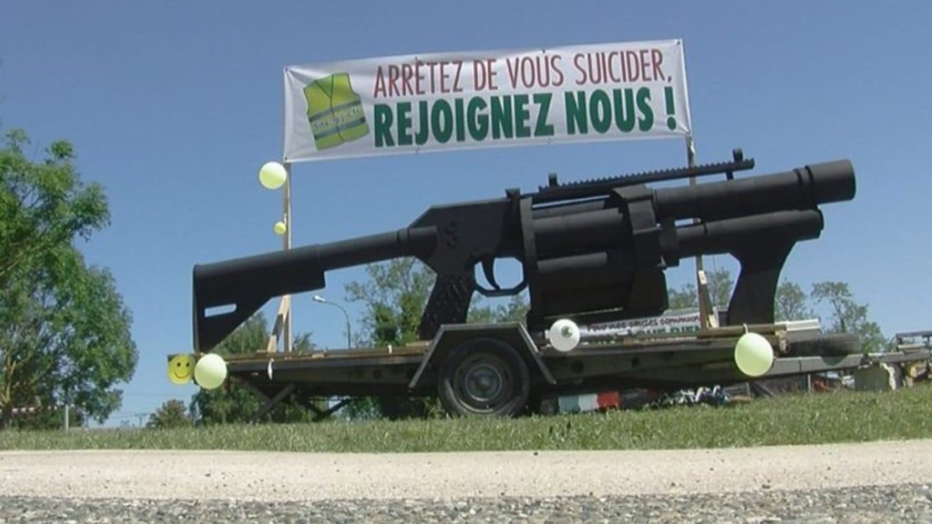 Un LBD géant sur un rond-point