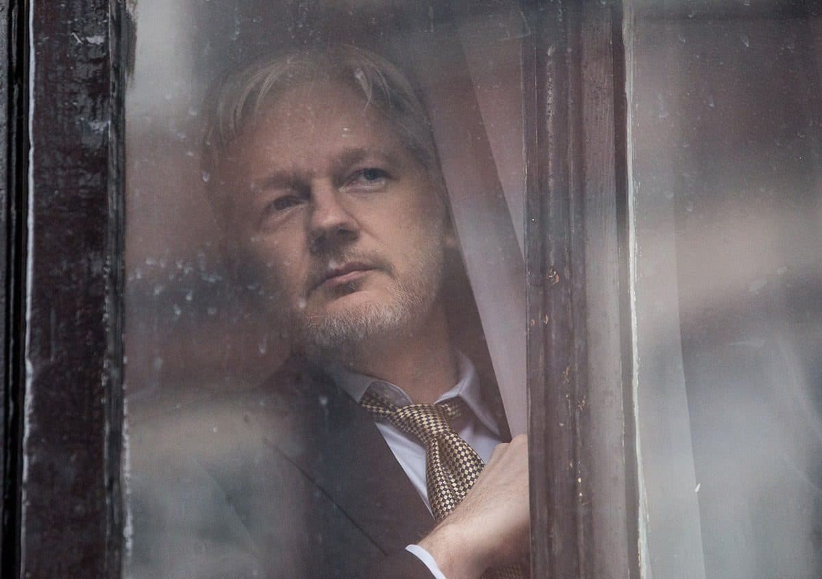 Julian Assange filmé par un codétenu dans sa prison