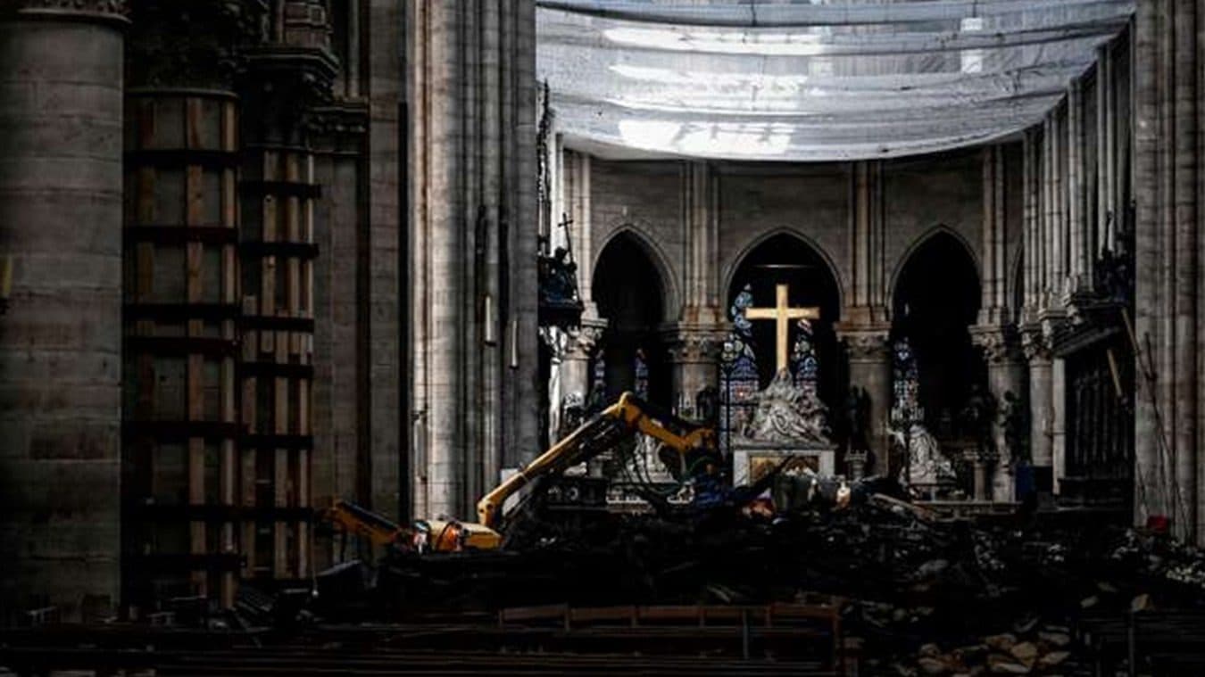 Une première messe célébrée à Notre-Dame, en comité restreint