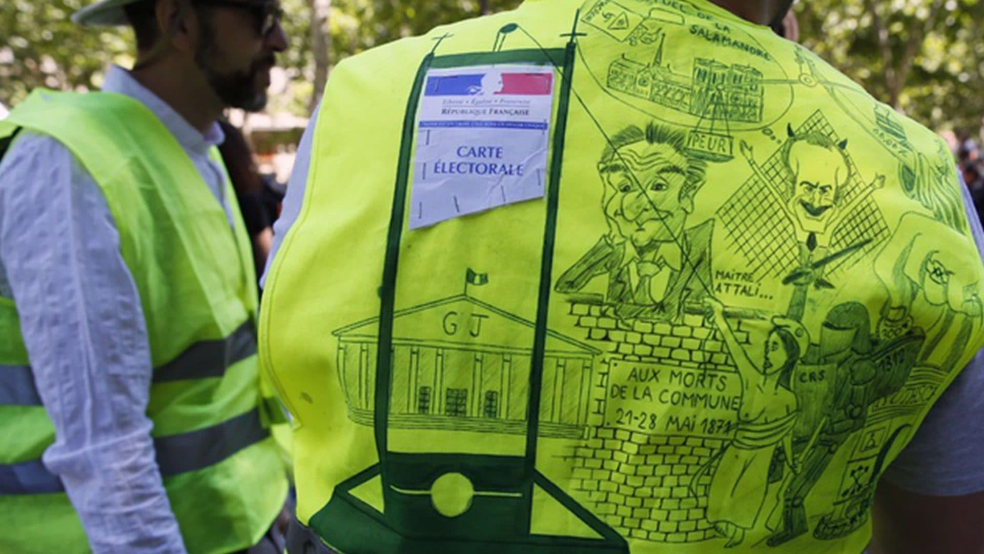 «Gilets jaunes» : Une voiture force un barrage et fait un blessé