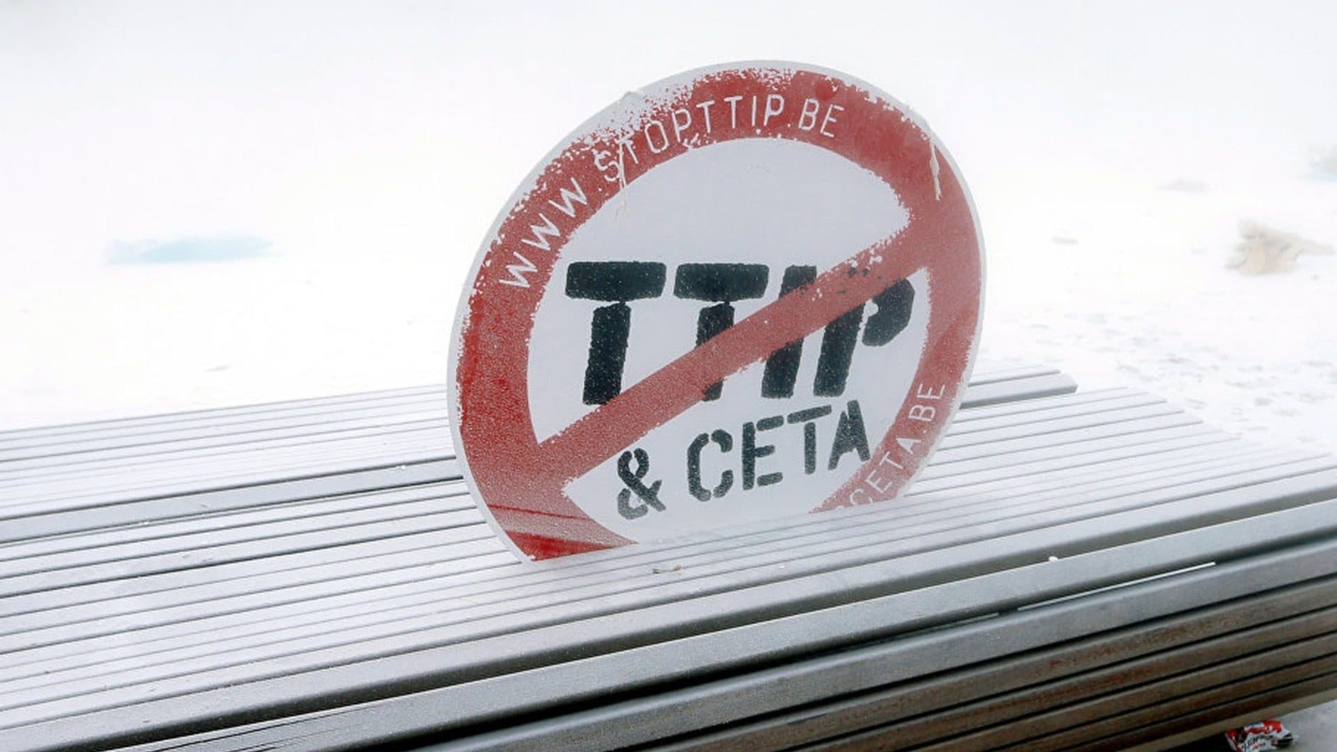 CETA : «farines animales, antibiotiques, OGM… vont se retrouver dans nos assiettes»