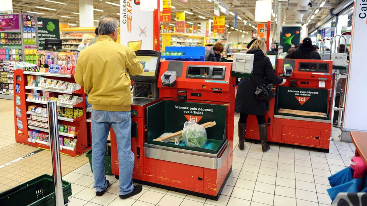 Ouverture dominicale chahutée pour un premier hypermarché sans caissières
