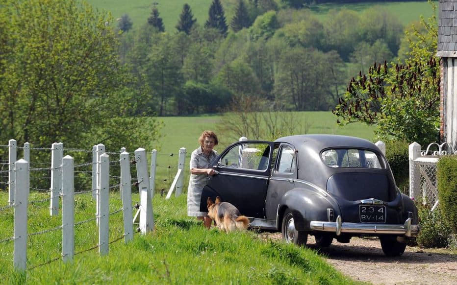 Calvados : à 94 ans, Yvonne conduit la même voiture depuis 1954