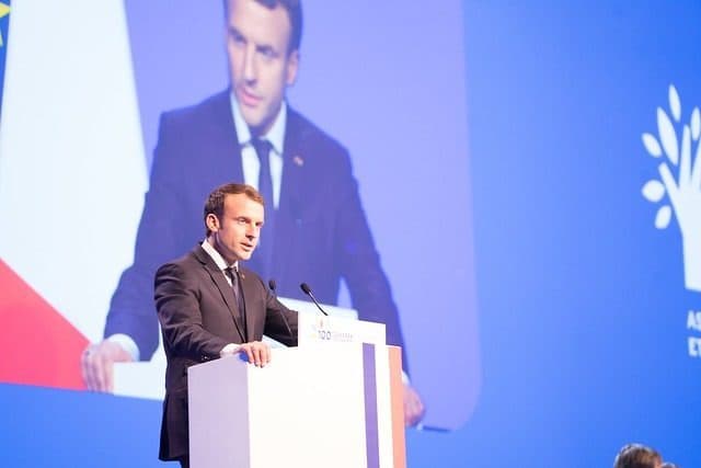Macron met en garde contre l’immigration (qu’il a lui-même encouragée)