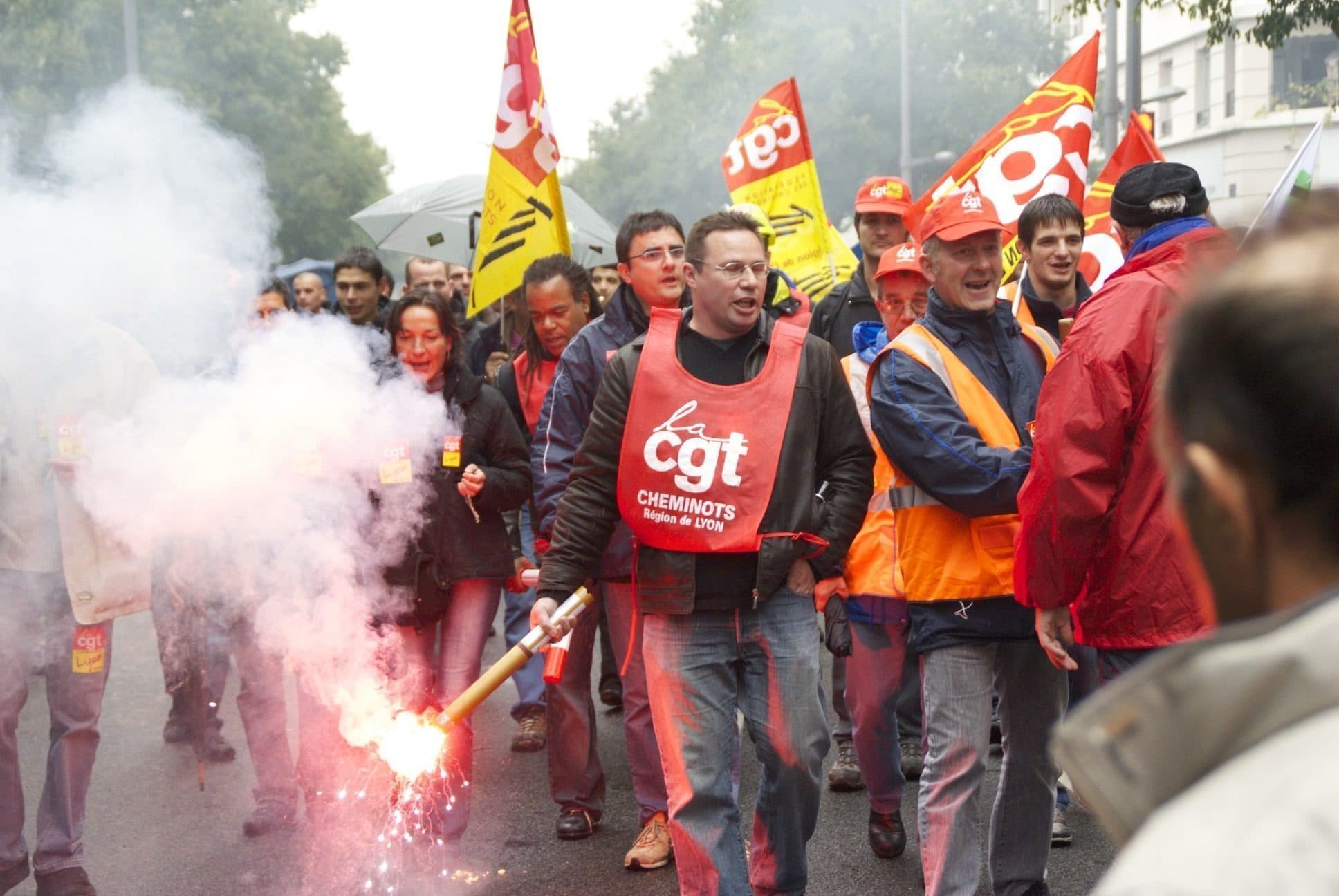 Réforme des retraites : Macron déclare qu'il n'aura aucune faiblesse face aux manifestations !
