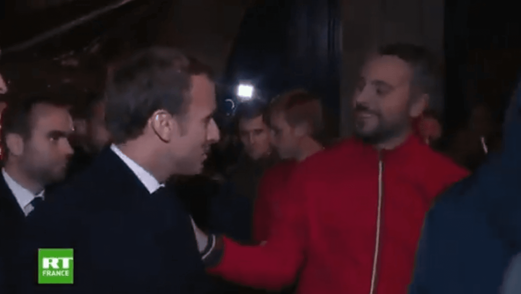 Le bain de foule de Macron à Rouen était truqué (VIDÉO)