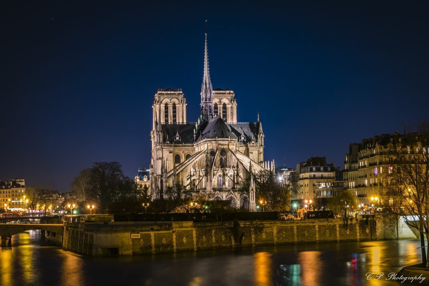 L'architecte de Notre Dame veut reconstruire à l'identique : « qu'il ferme sa gueule » lui répond le général en charge des travaux