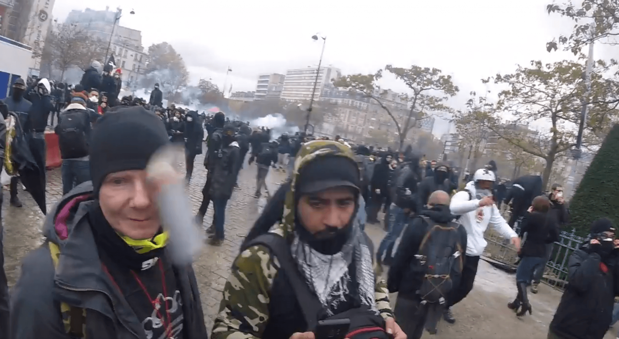 Manu, le Gilet Jaune pacifiste, a finalement perdu son œil suite au tir de grenade lacrymogène lors de l'acte 53