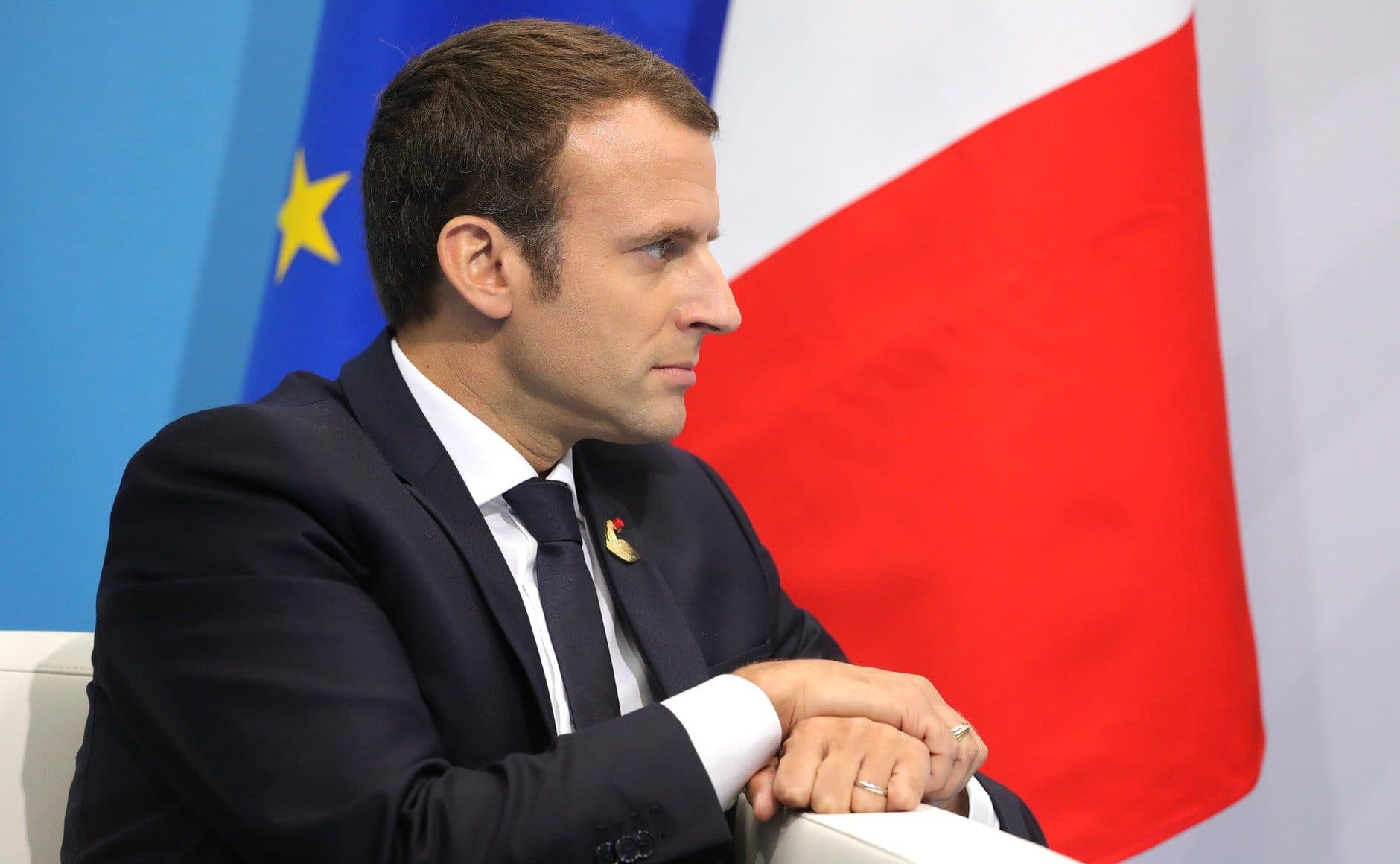 L'information réservée aux journalistes officiels : les déclarations inquiétantes de Macron