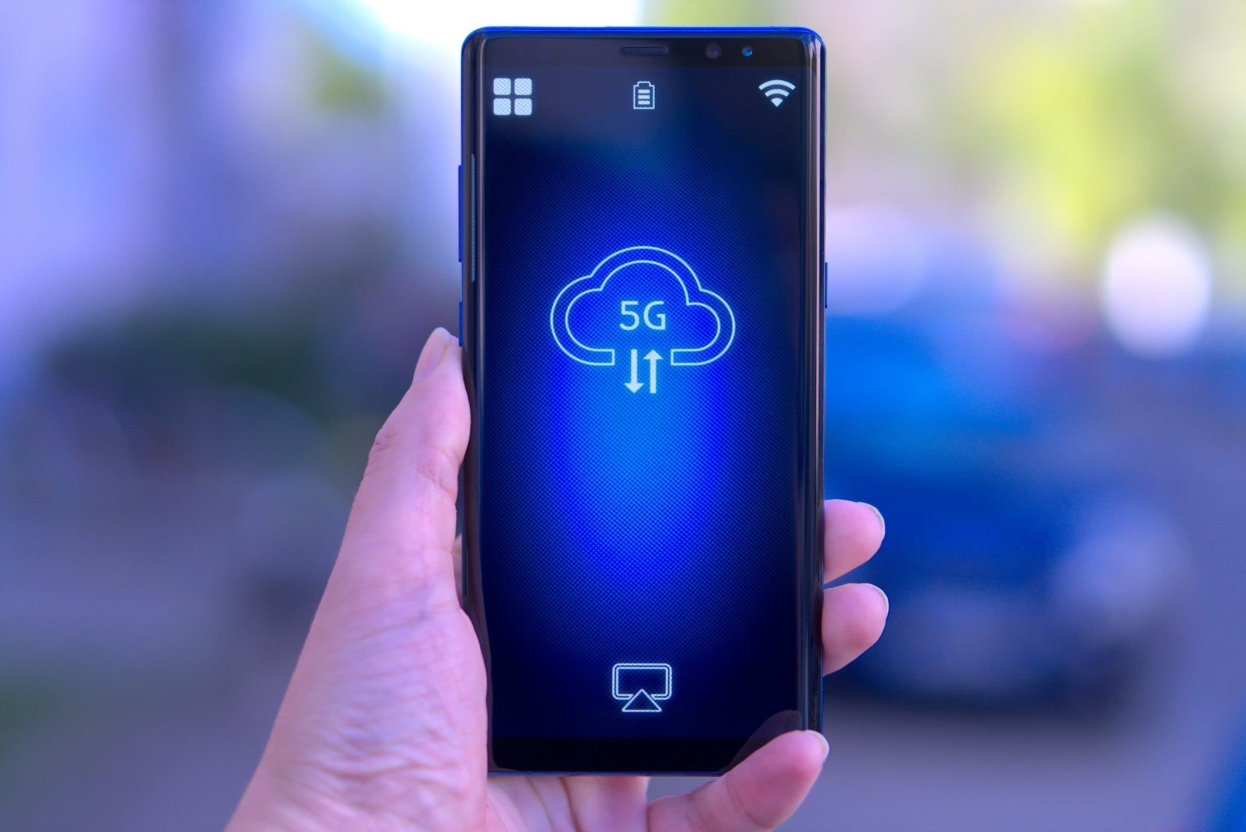 Arrivée de la 5G en France : deux ONG saisissent la justice