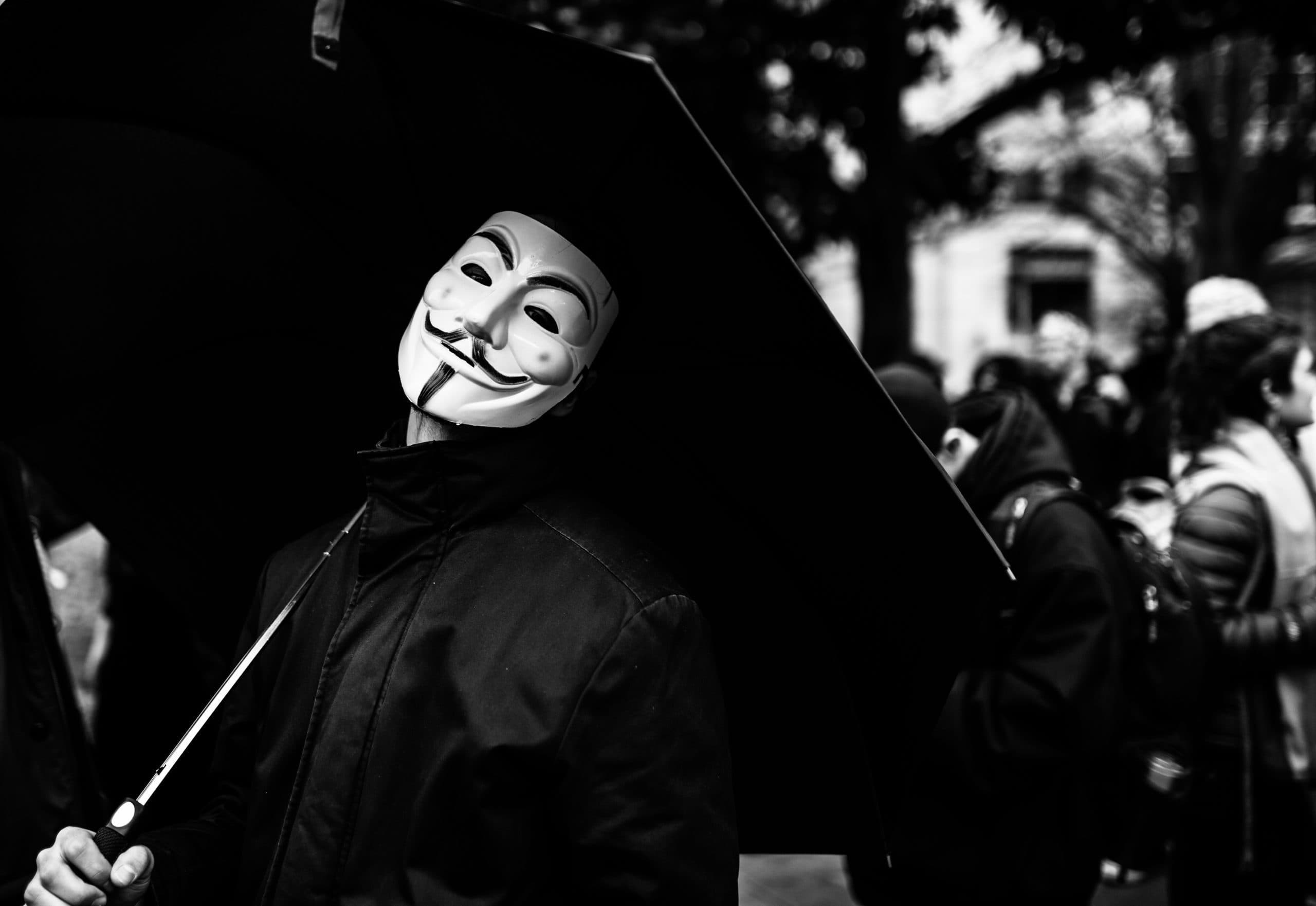 Affaire Griveaux : l'anonymat sur les réseaux sociaux remis en cause par LREM et ses suiveurs