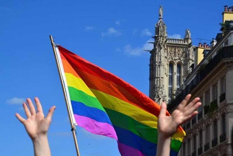 Dans tout Paris, Anne Hidalgo veut donner + de visibilité à la culture LGBTQI+