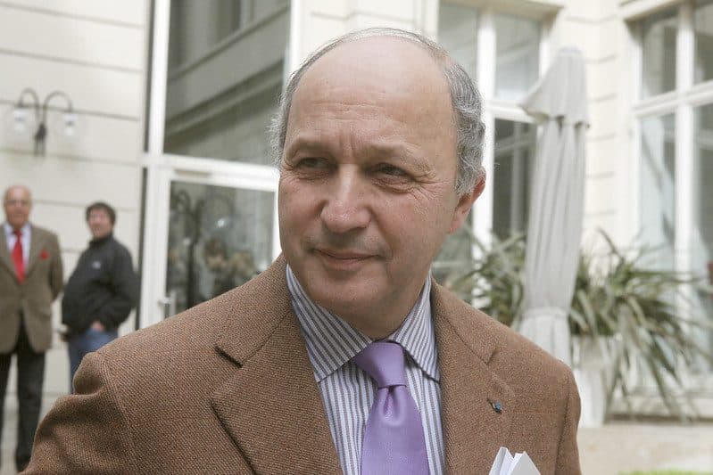 Fabius et Larcher auraient convaincu Macron de ne pas repousser les élections municipales