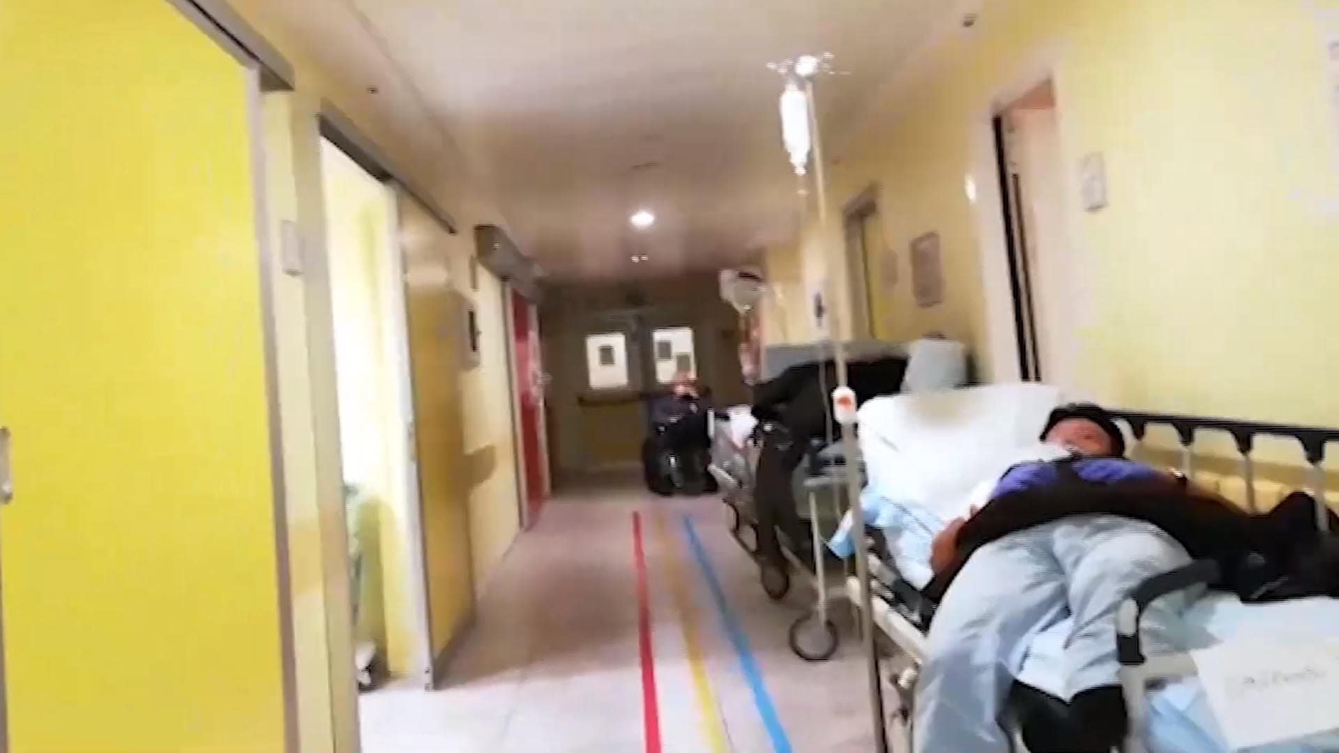 Vidéo d'un hôpital en Italie : « c'est l'horreur absolue, l'effondrement total d'un système »