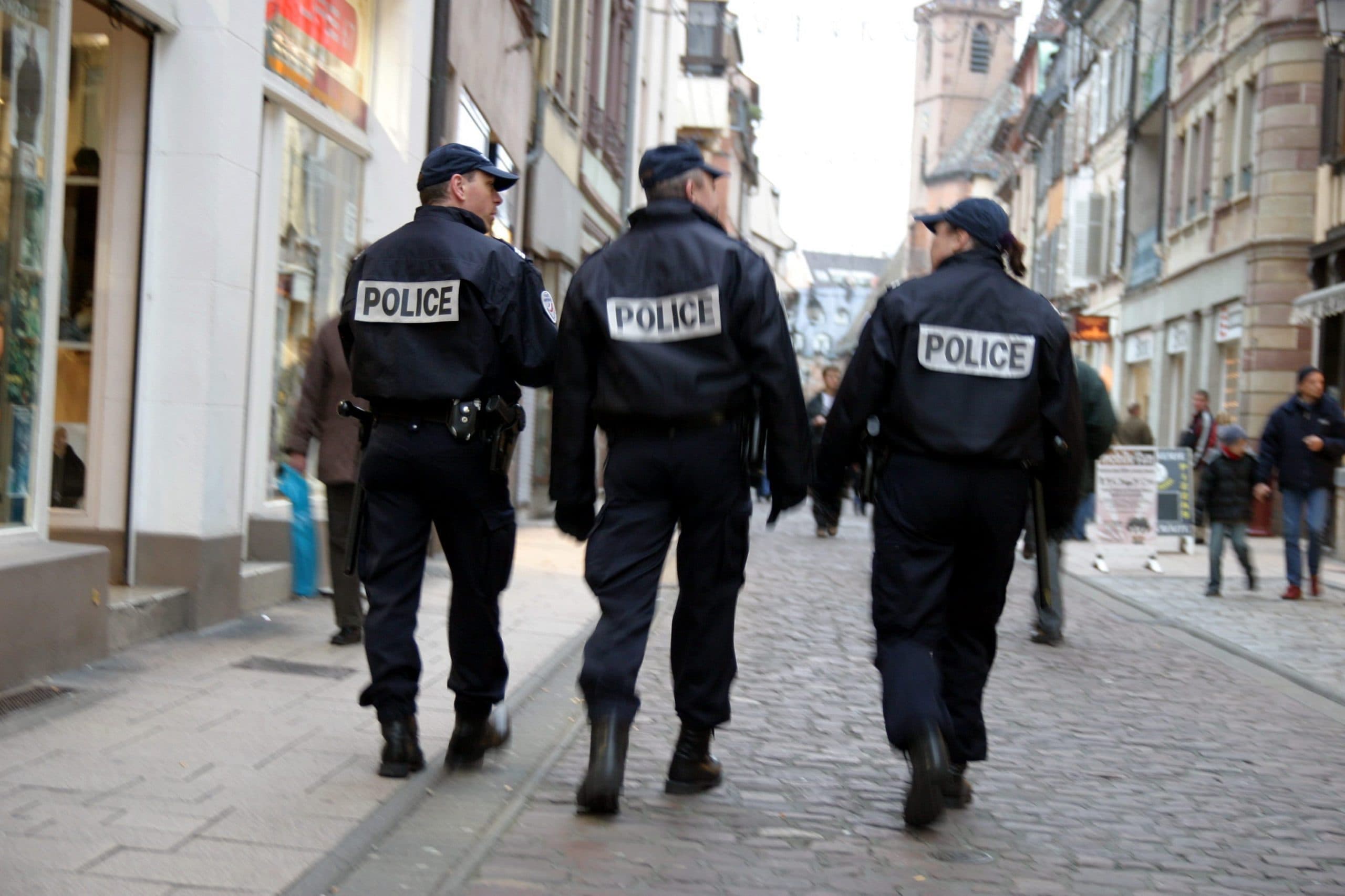Coronavirus : en première ligne, les policiers ont l'interdiction de porter un masque !