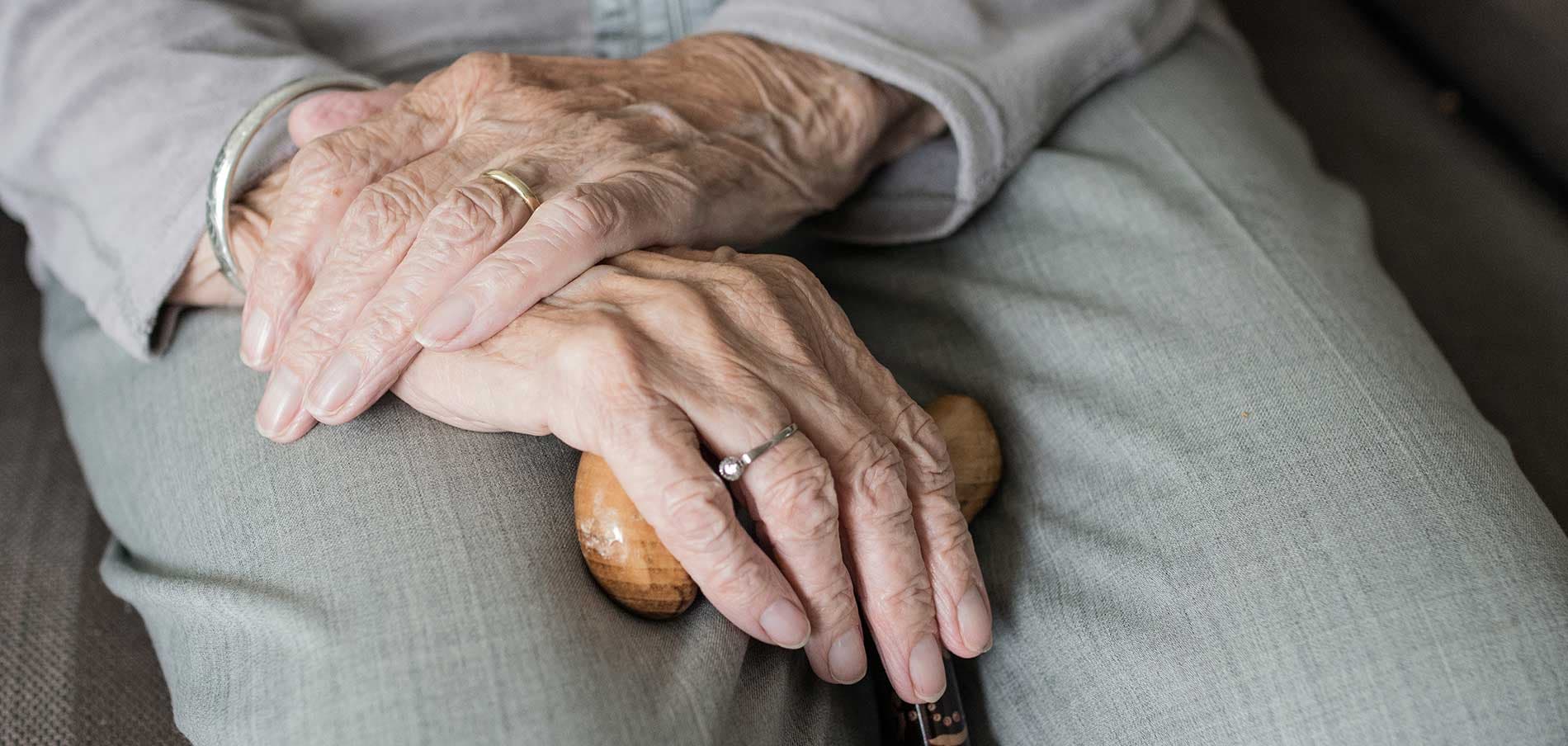 Coronavirus : au bord de la rupture, les soignants craignent plus de 100.000 morts dans les EHPAD