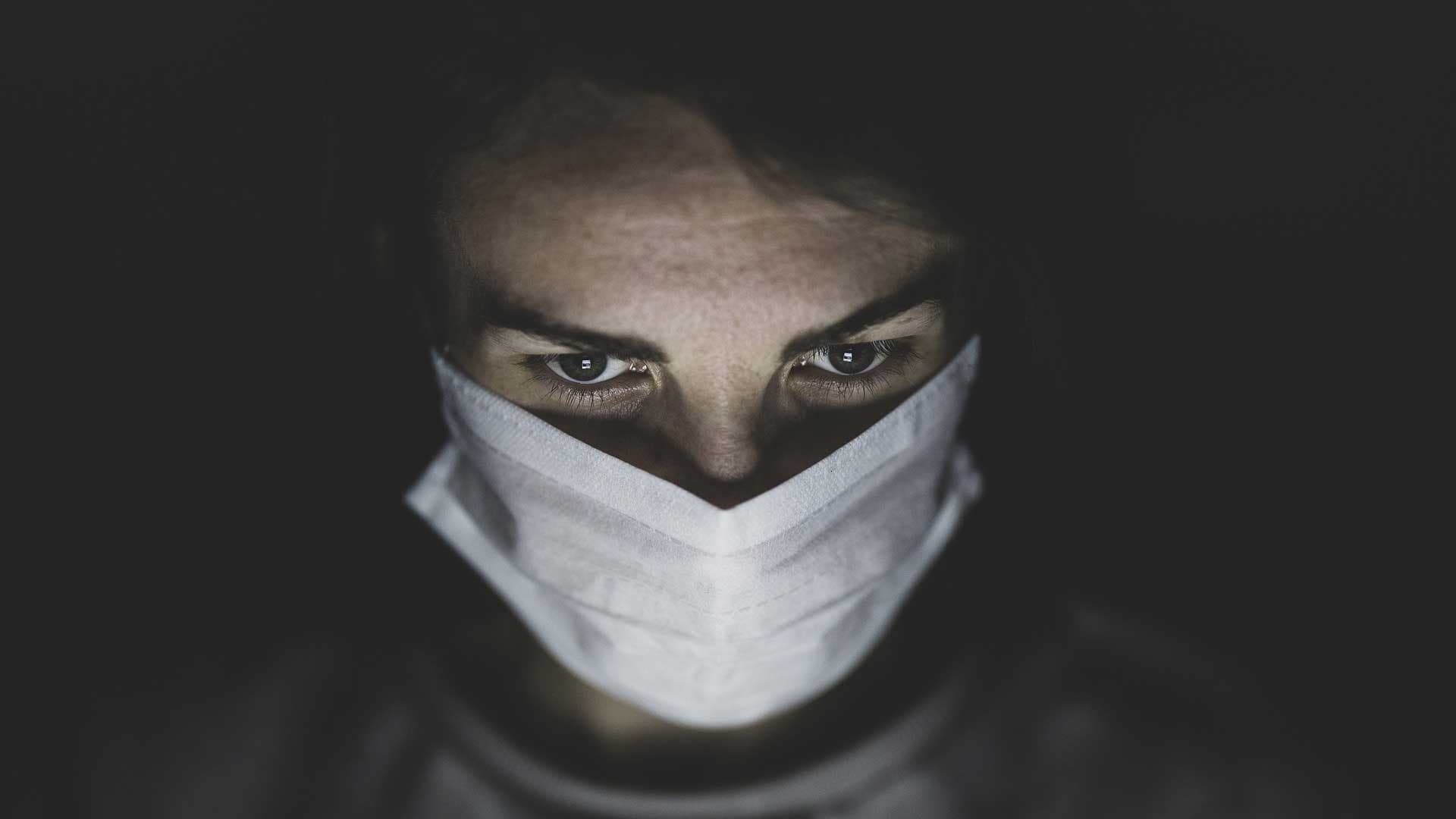 Profusion de masques en grande surface et pénurie à l’hôpital, les soignants révoltés