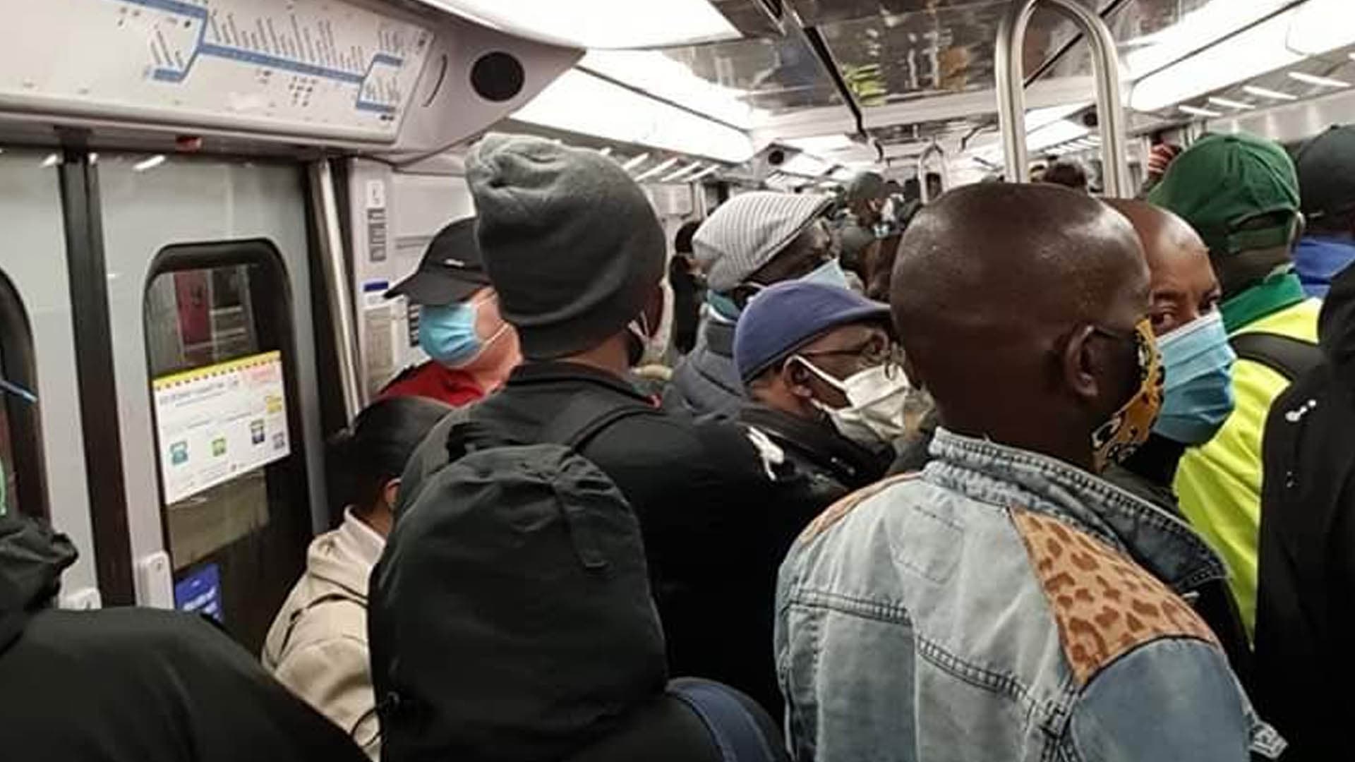 Transports en commun bondés, non-respect de la distanciation sociale : les premiers « couacs » du déconfinement