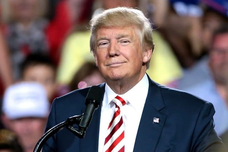 Donald trump déclare prendre de l'hydroxychloroquine « depuis une semaine et demie »