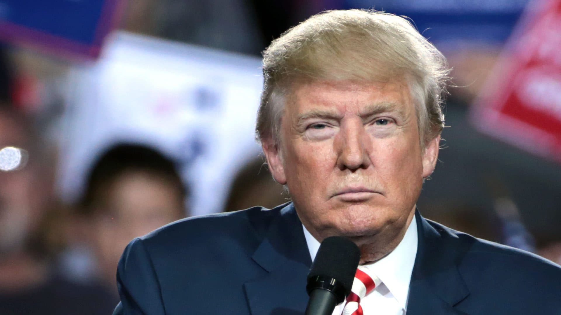 Trump défend le confinement : « Nous aurions un million de morts si nous avions fait comme le Brésil ou la Suède »