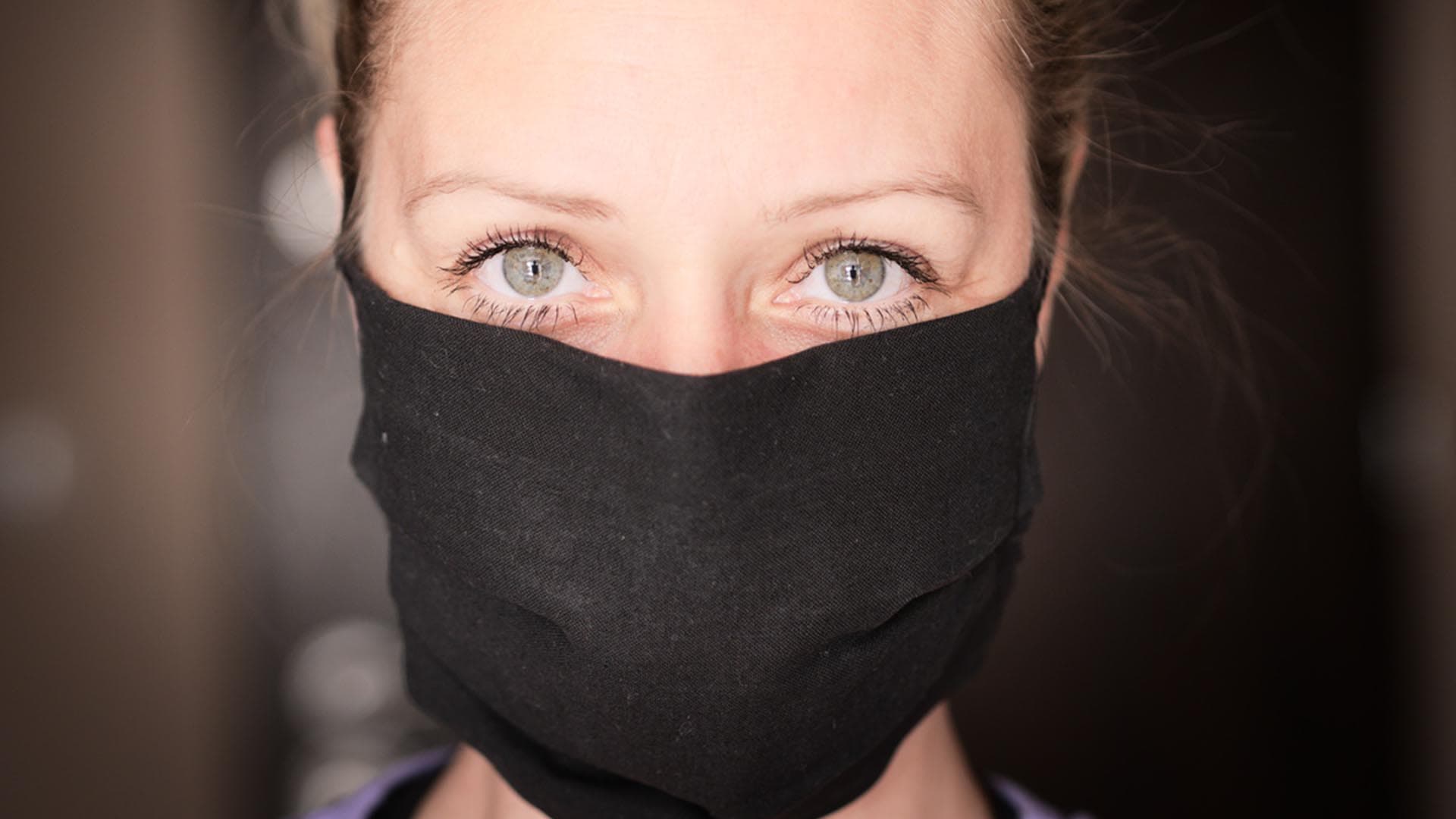 Des médecins réclament « le port du masque obligatoire » dans les lieux publics clos