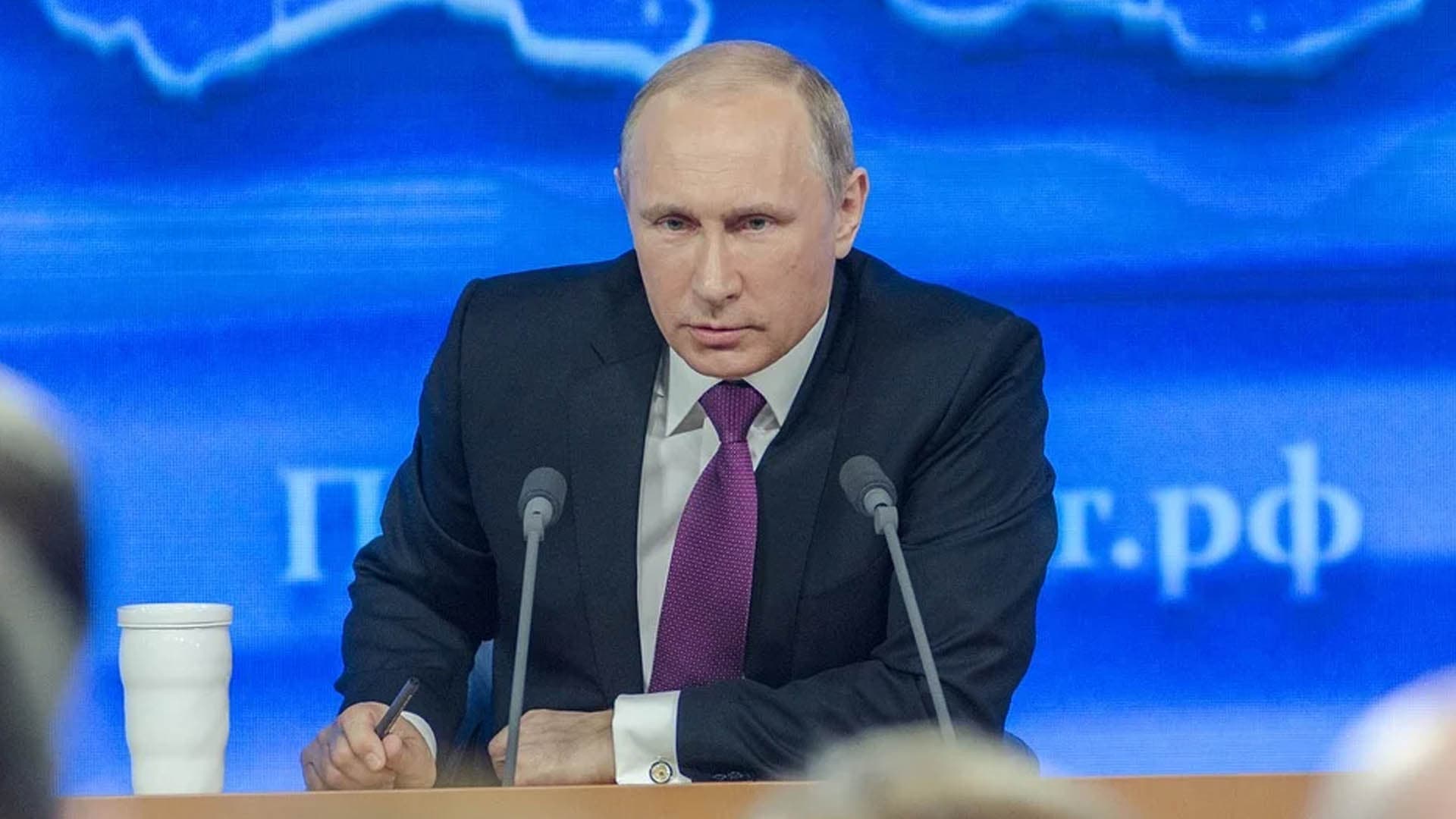 Vladimir Poutine présente le premier vaccin contre le Covid-19, « Spoutnik V », testé sur sa fille