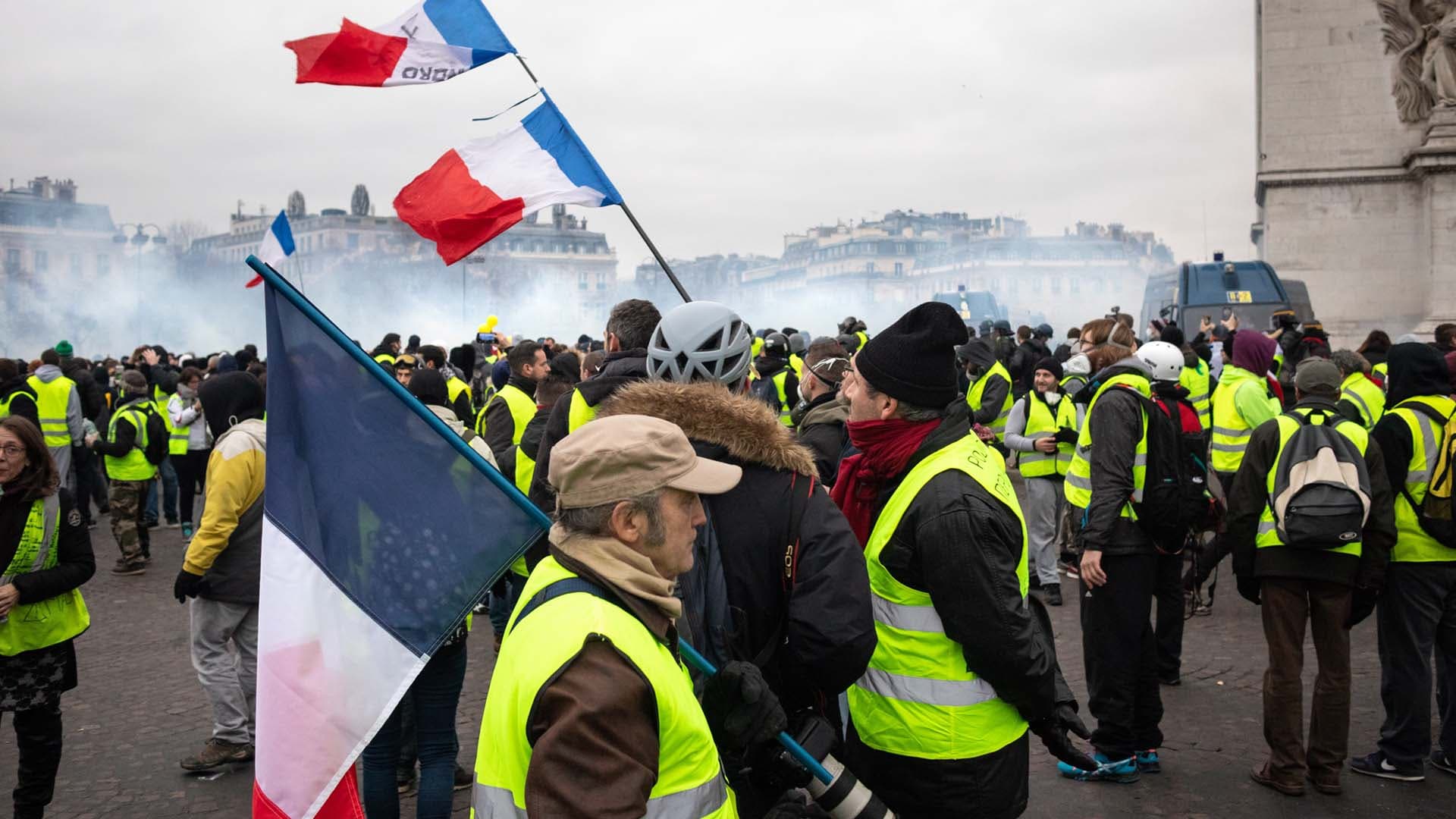 Les Gilets Jaunes défilent le 5 septembre devant les médias pour demander la destitution d'Emmanuel Macron