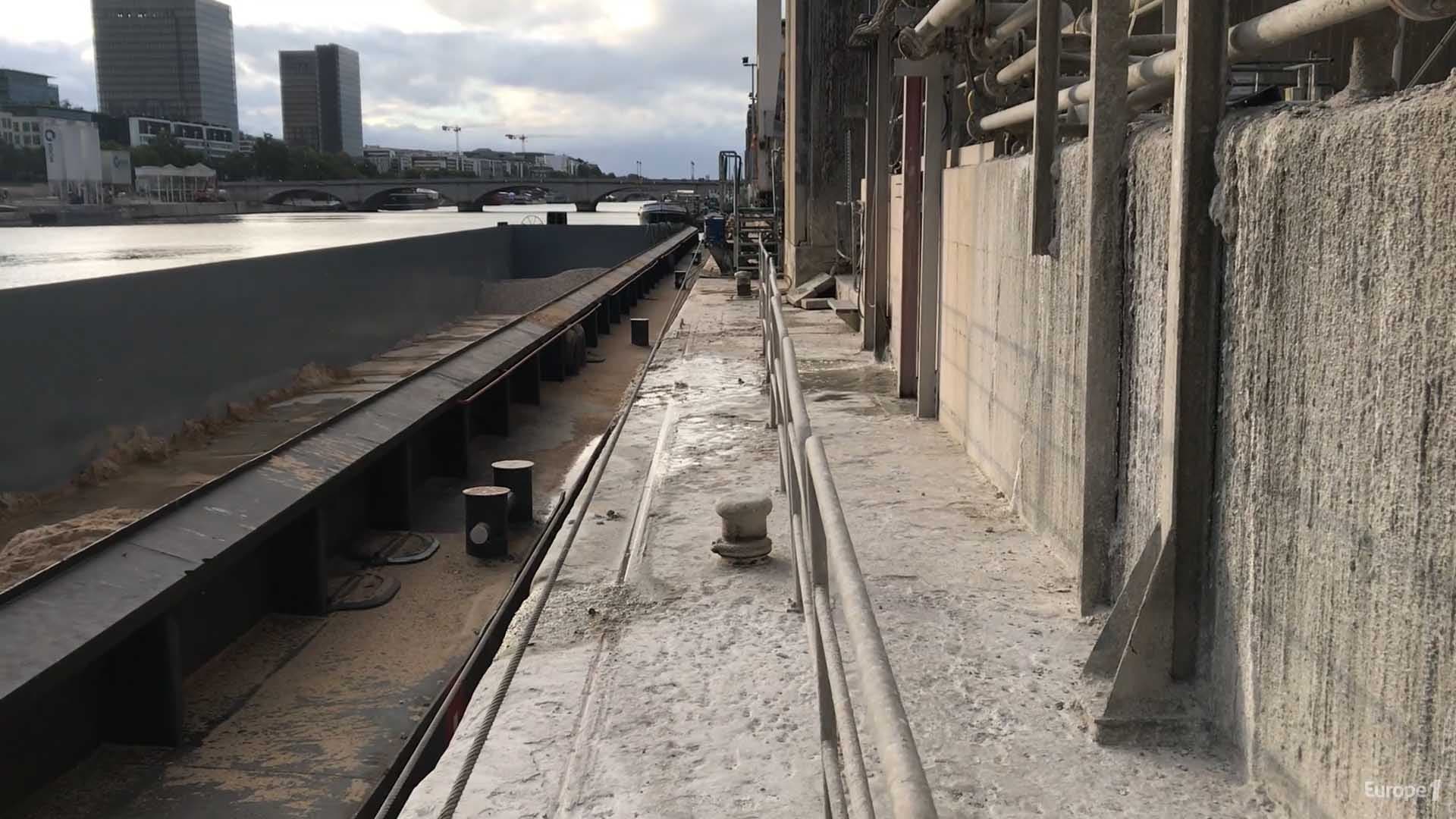 Le cimentier Lafarge accusé de déverser du béton dans la Seine (en plein Paris)
