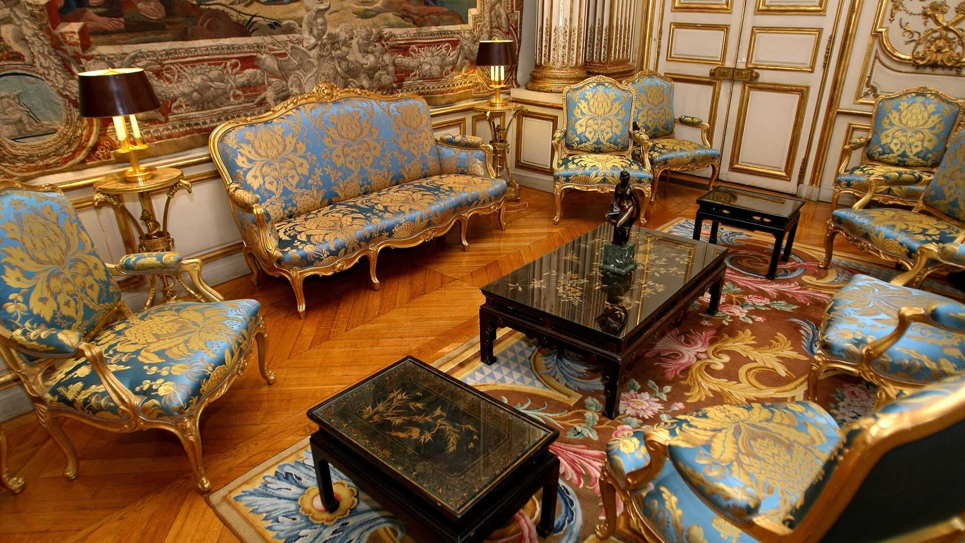 Et pendant ce temps, Macron fait rénover son bureau pour 930.000€