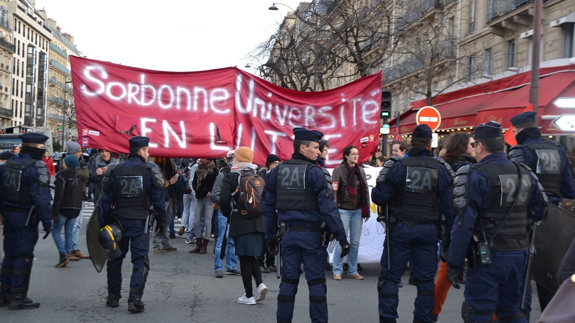 Protestations : le gouvernement prévoit jusqu'à 3 ans de prison pour les étudiants qui occuperaient leur fac