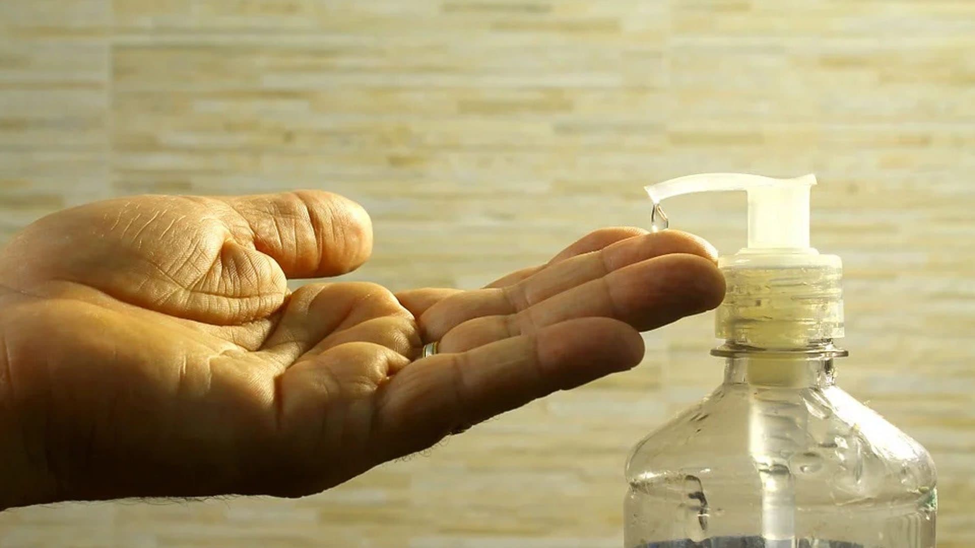 De nombreux gels hydroalcooliques vendus en France s’avèrent inefficaces voire dangereux