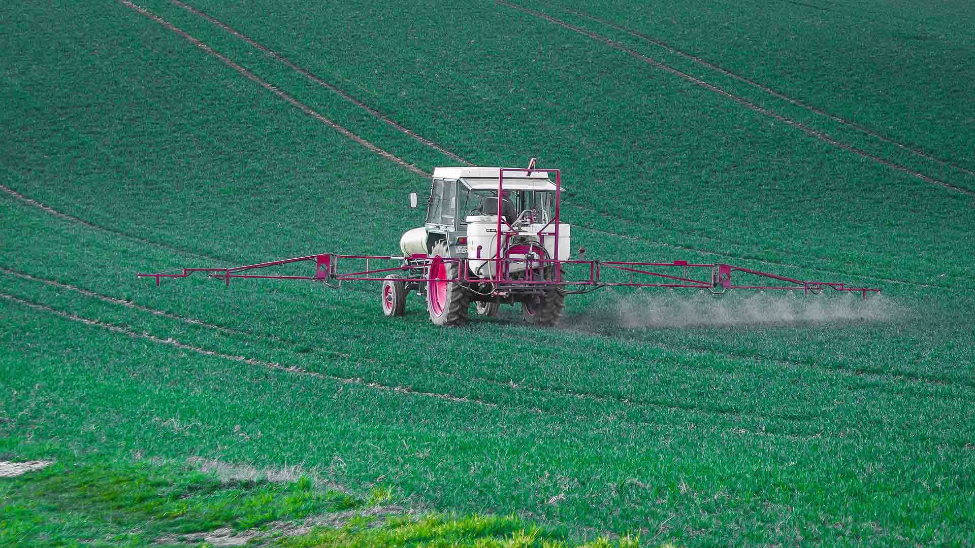Interdiction du glyphosate : trois ans plus tard, Emmanuel Macron n’a pas tenu sa promesse