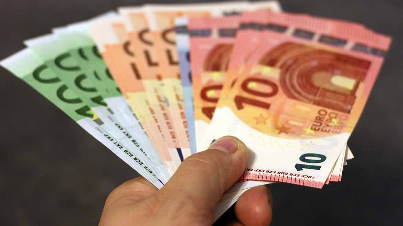 90 milliards d’euros versés aux entreprises en 2020 … mais des centaines de milliers d’emploi supprimés