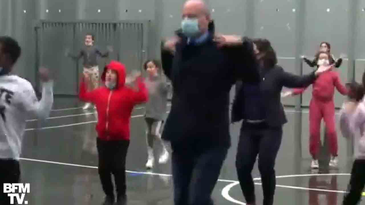 Instant Malaise TV avec Jean-Michel Blanquer qui fait du sport (gêne garantie)