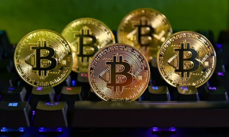 Le Bitcoin dépasse désormais les 46.000 dollars après 1,5 milliards investis par Tesla et Elon Musk