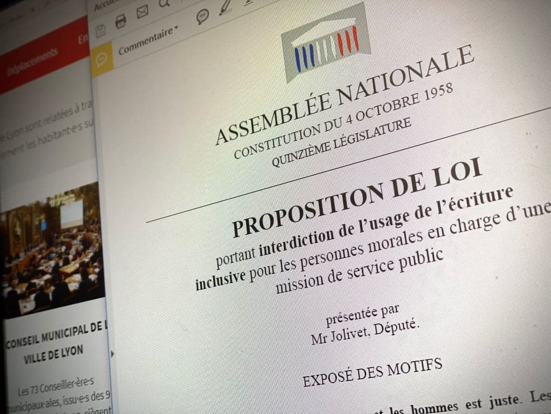Vers l'interdiction de l'écriture inclusive dans le service public ?