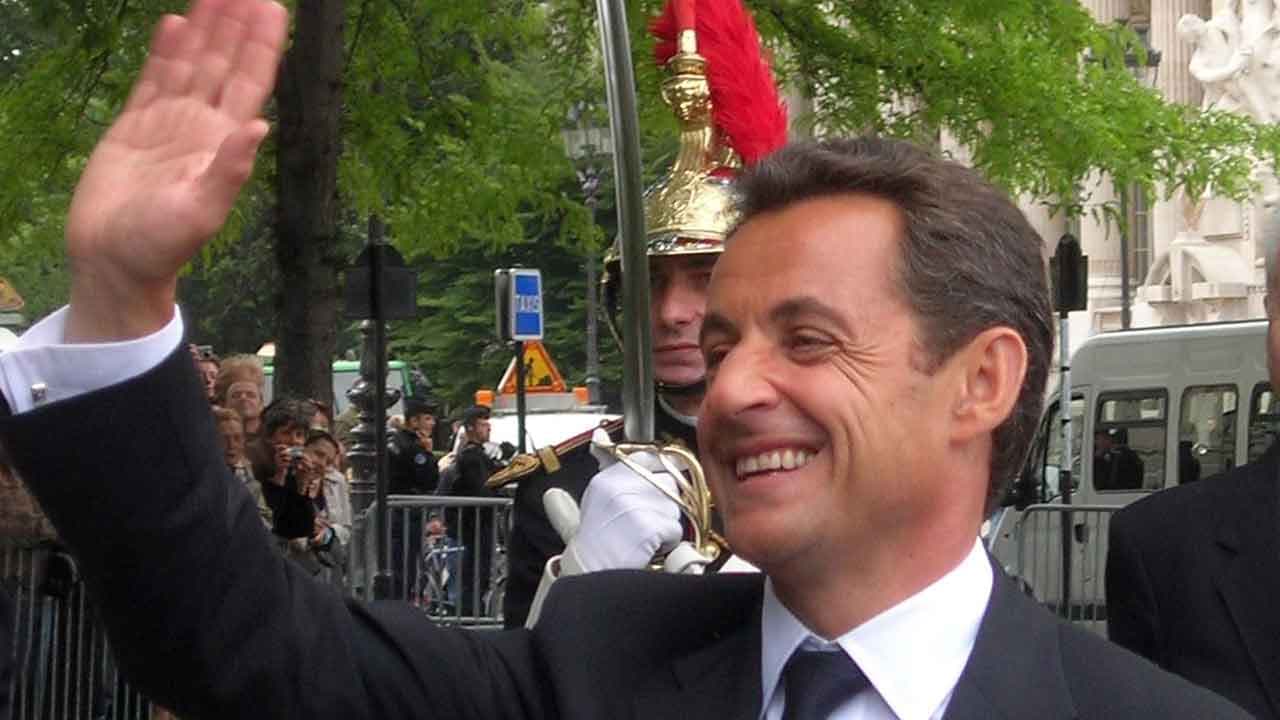 Alors que les doses manquent, Sarkozy aurait fait jouer ses relations pour recevoir le vaccin avant tout le monde