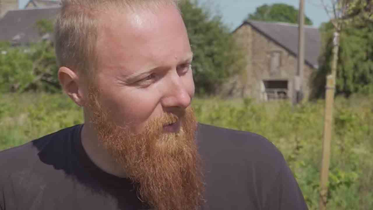 David, le survivaliste qui construit son éco-village, a besoin de nous