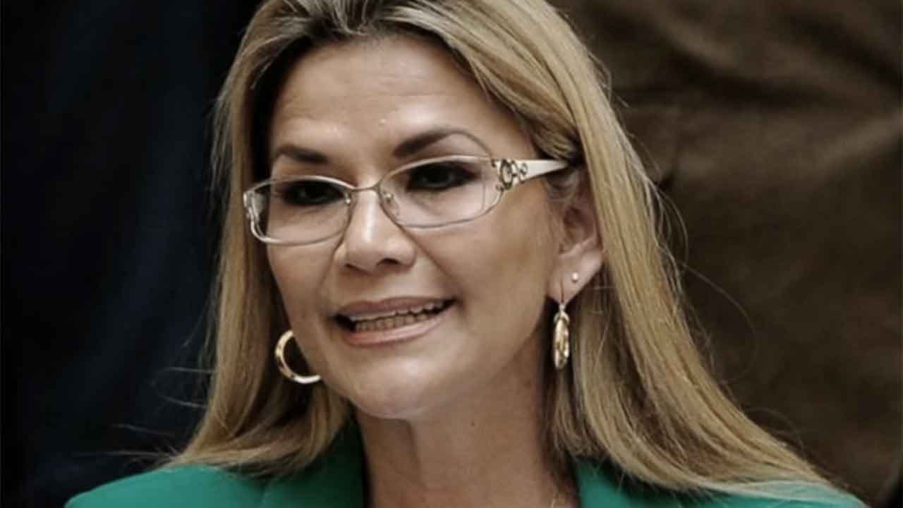 La justice de Bolivie émet un mandat d'arrêt contre Jeannine Añez et 5 ex ministres de la dictature
