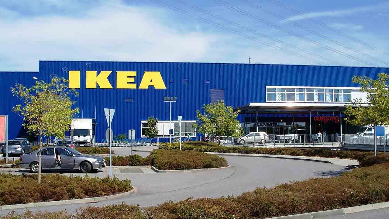 Ikea, aidé de policiers malhonnêtes, espionnait salariés et clients