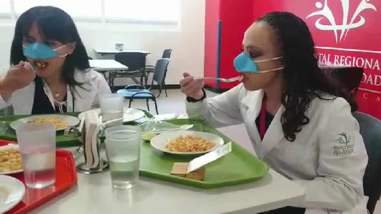 Coronavirus : un masque seulement sur le nez pendant les repas ?