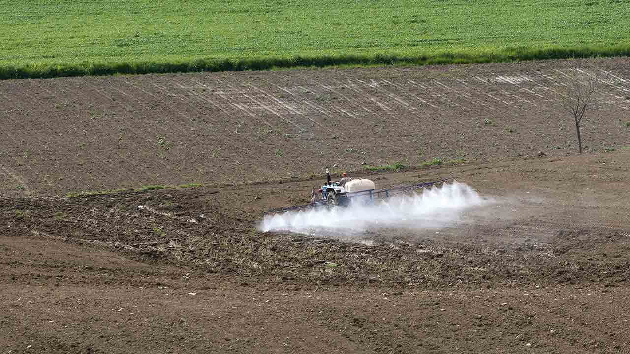 Dans le monde, 64% des terres agricoles sont contaminées par les pesticides