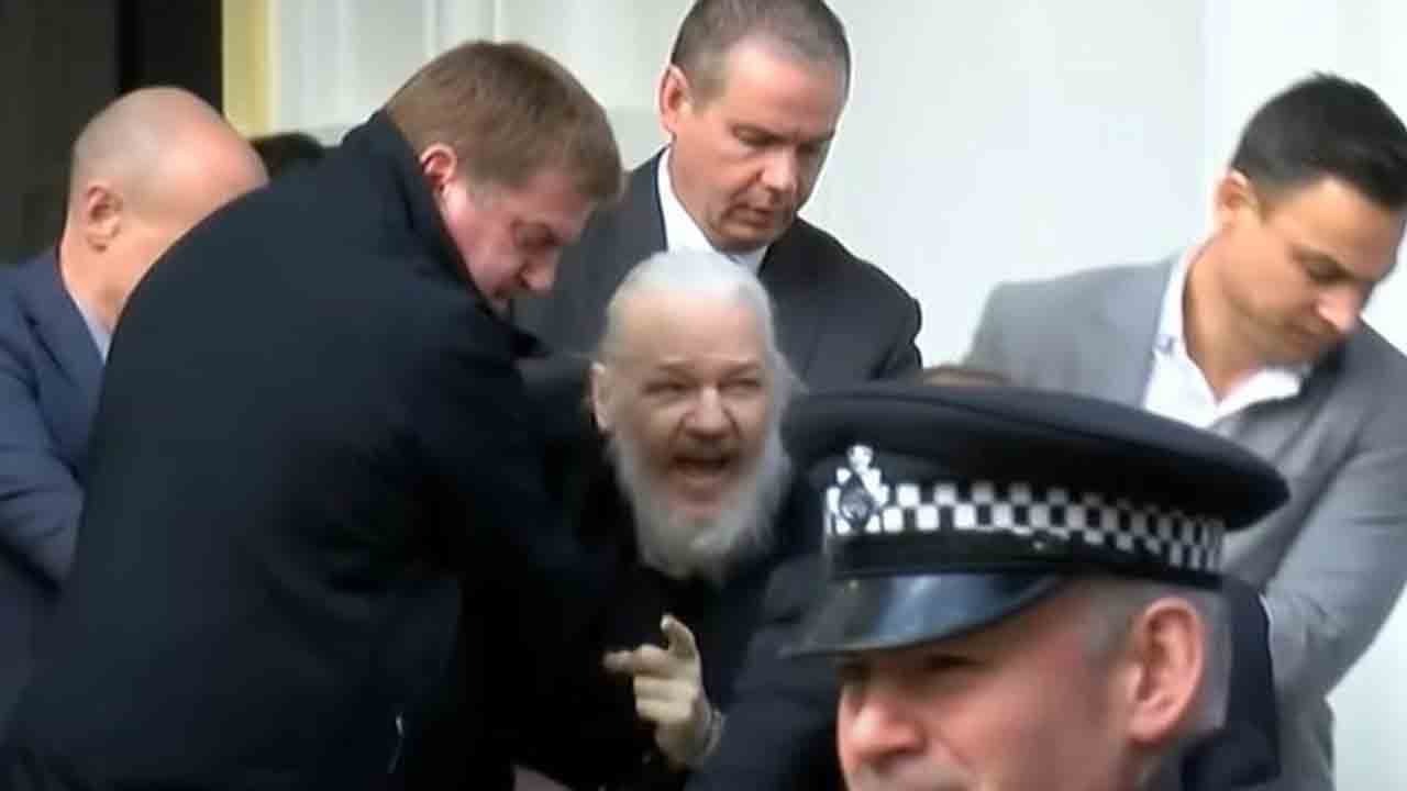 Aujourd'hui, cela fera 2 ans que Julian Assange est en prison et les médias n'en parlent toujours pas