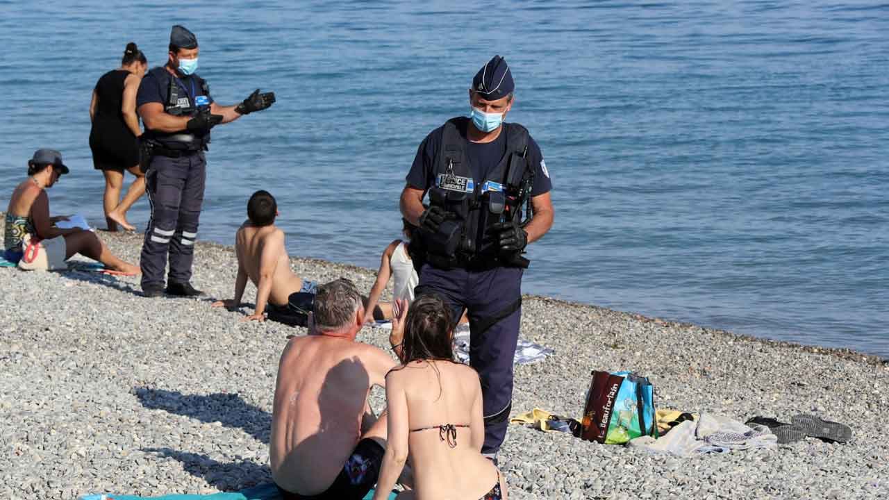 Covid-19: ce que l’on sait des risques de transmission à l’extérieur