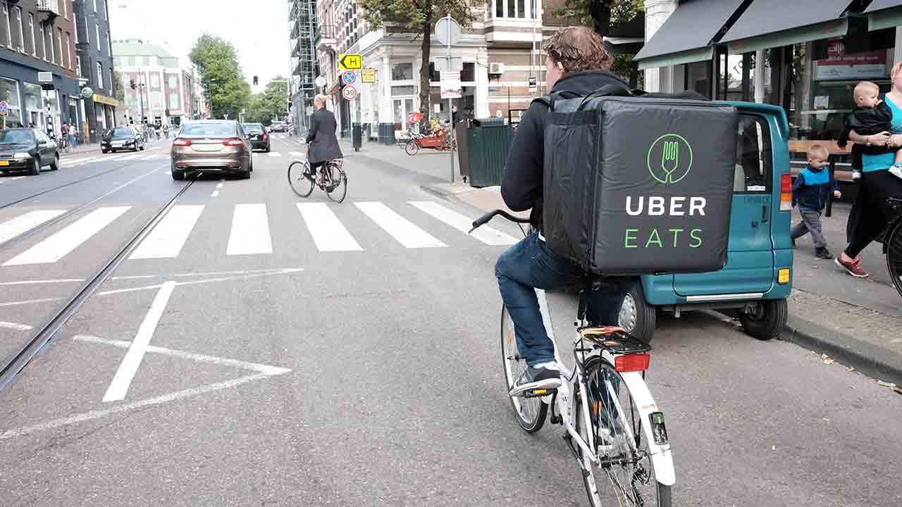 Uber Eat, Deliveroo, Just Eat… Ces ennemis intimes de la restauration française