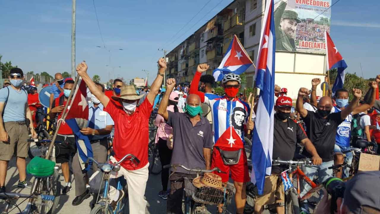 Impérialisme : des milliers de cubains défilent contre l’embargo américain