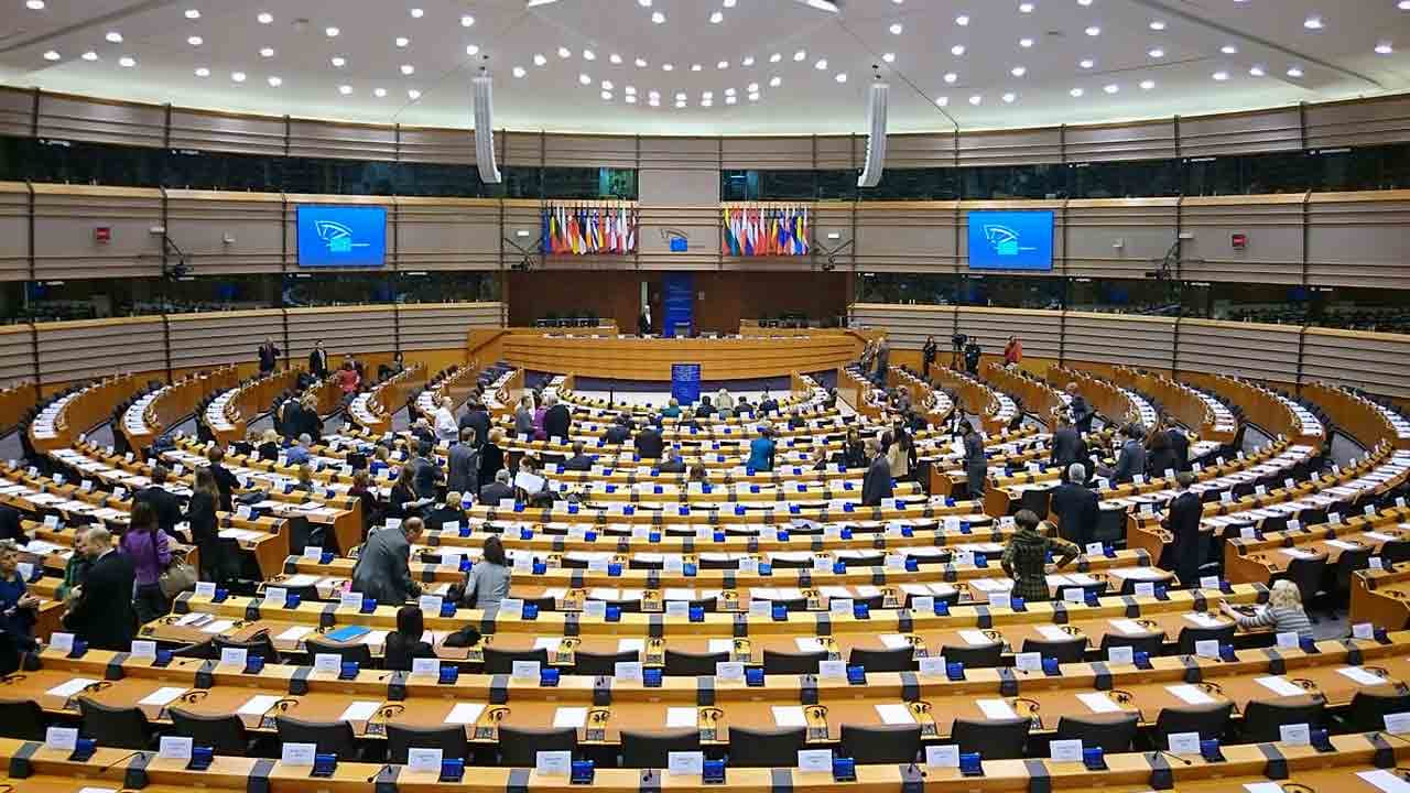 Le Parlement européen s'oppose massivement à la levée des brevets sur les vaccins contre le Covid-19