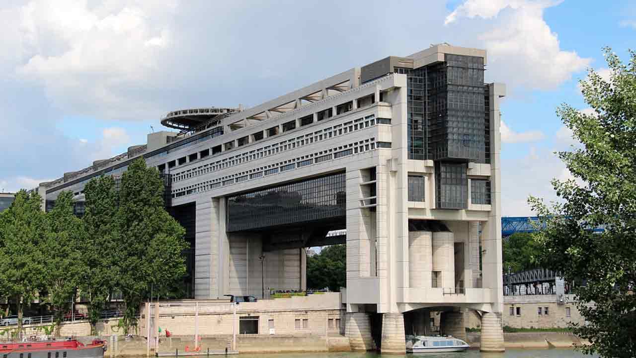 L'État dilapide un quart de son budget auprès d'entreprises privées