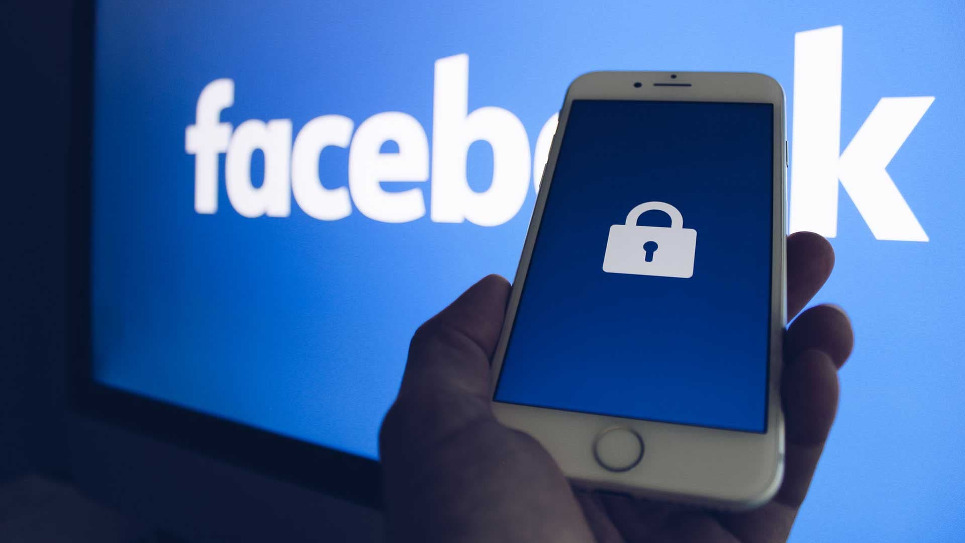 Clash entre Apple et Facebook concernant les données personnelles : vers un Facebook payant ?