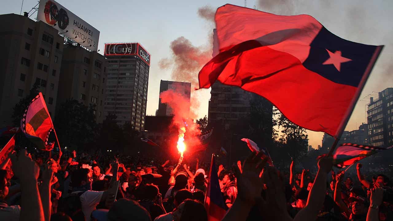 Chili : « La démocratie directe peut nous permettre que l’État soit au service du peuple » assure le petit-fils de Salvador Allende